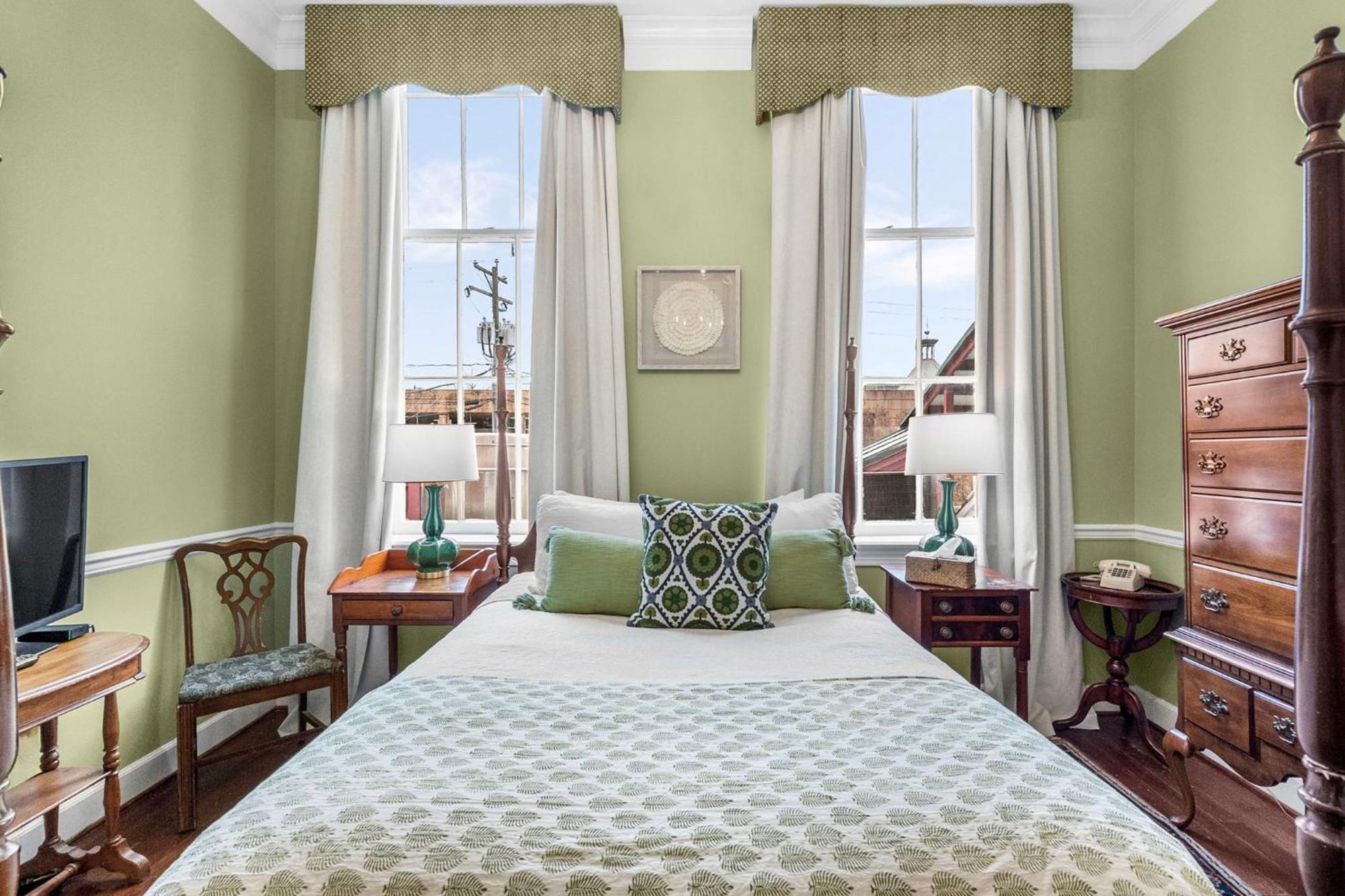 Leesburg Colonial Inn Екстериор снимка